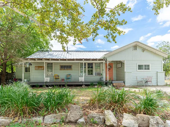 2809 Nichols St, Kerrville, TX 78028