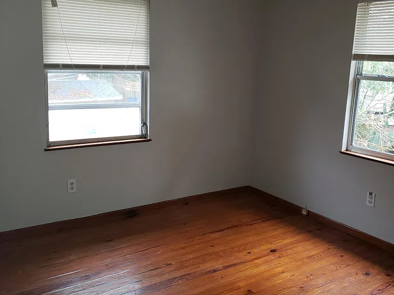 209 W Kirby St — Photo 7
