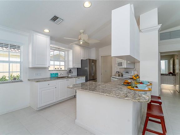 4th image of 7544 Pesaro Dr