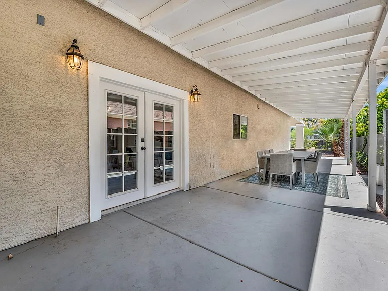325 E Mitchell Dr — Photo 19