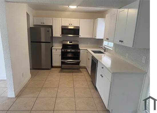 3 bed, 1300 sqft, $3,475 — Photo 2