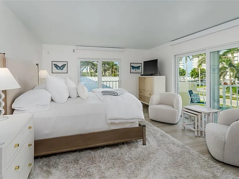 3450 Gulf Shore Blvd N #210 — Photo 13