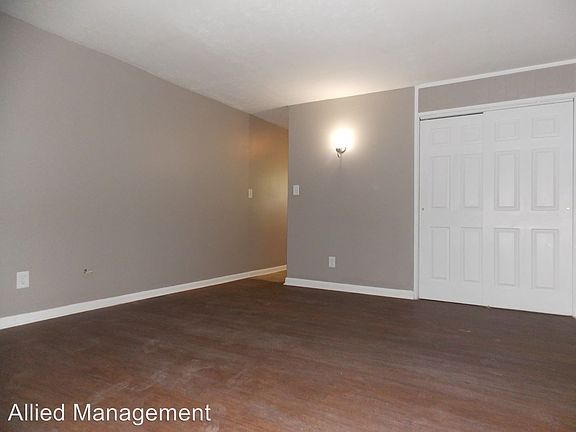 2nd image of 315 Ballpark Dr Unit 104