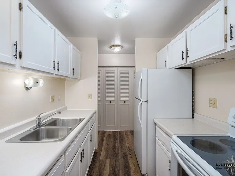 Half Moon Lake Apartments — Photo 23