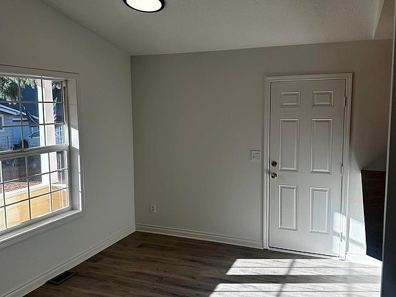 5th image of 504 Wall St