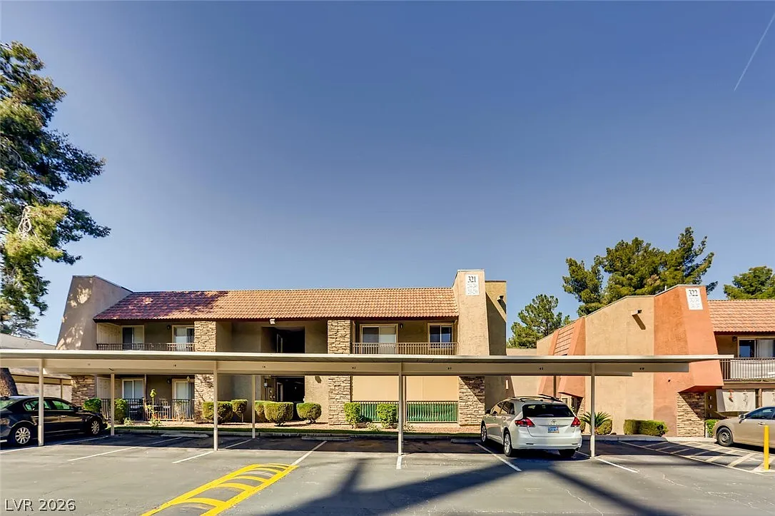 2 bed, 1.0 bath, 816 sqft, $1,350 — Photo 2