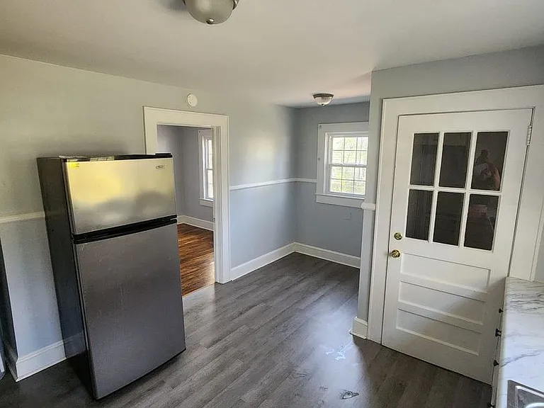 304 W 8th Ave — Photo 14