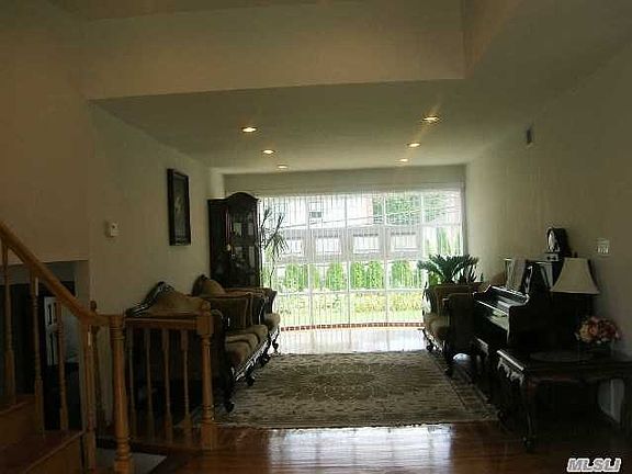 4th image of 52 Shelbourne Ln