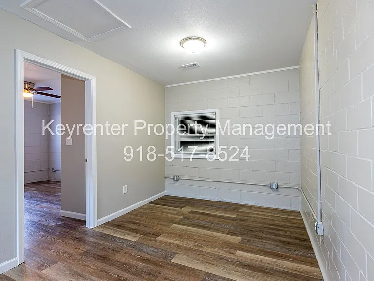 N Lewis Pl Triplex — Photo 16