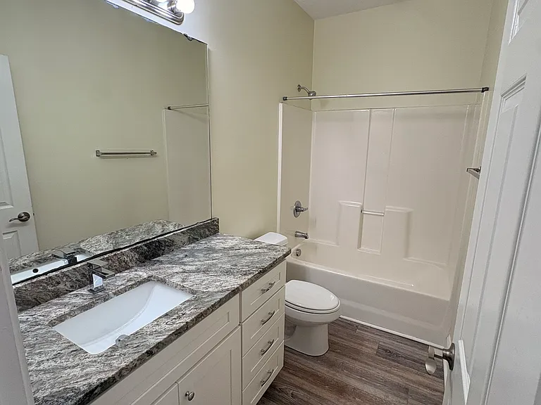 111 Fountain Pointe Ln #302 — Photo 7