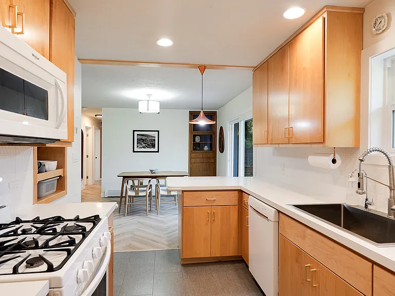 422 Antone St — Photo 8