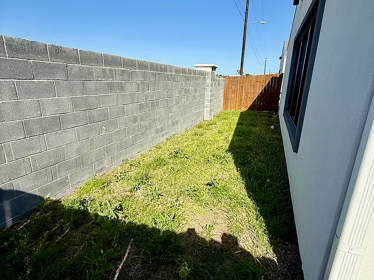 1321 E Iris Ave #3 — Photo 7
