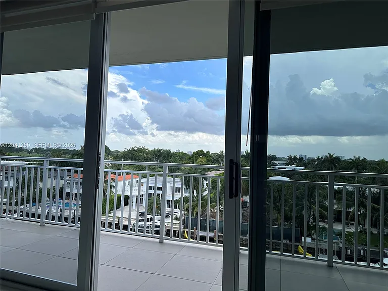 9500 W Bay Harbor Dr #6A — Photo 4