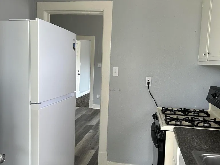 956 S Floyd St #4 — Photo 2