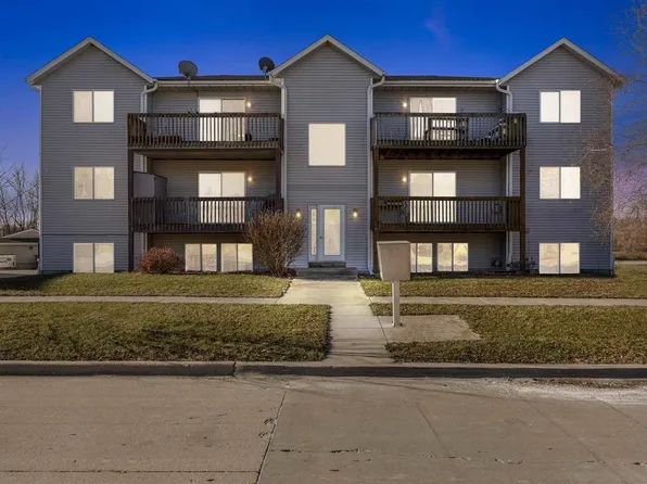 405 James Blvd NW APT 1, Oxford, IA 52322