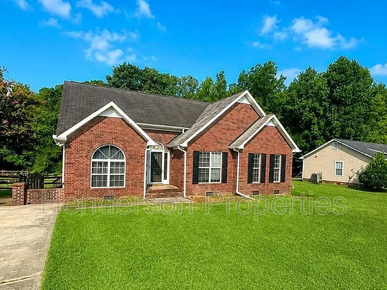2413 River Chase Dr — Photo 1
