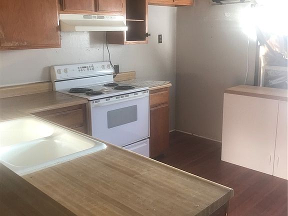 5th image of 853 Holt Ave
