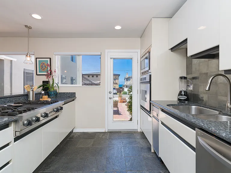 2480 Newport Ave — Photo 19