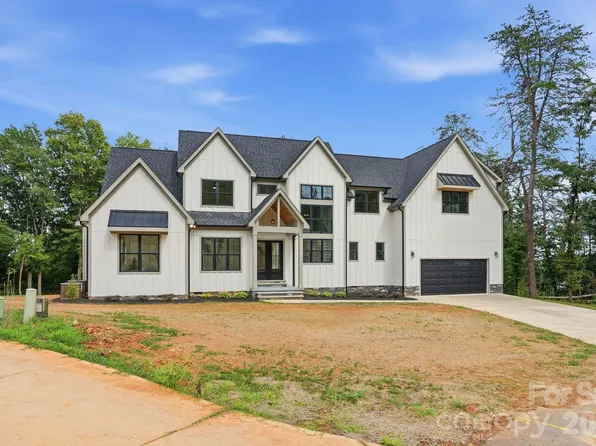 301 Spanish Oak Ln, Gastonia, NC 28056