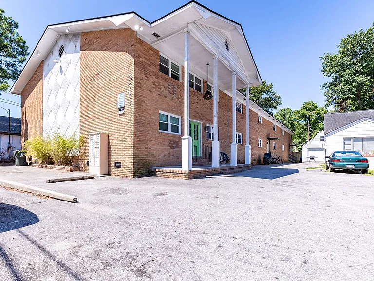 3951 Saint Johns Ave — Photo 2