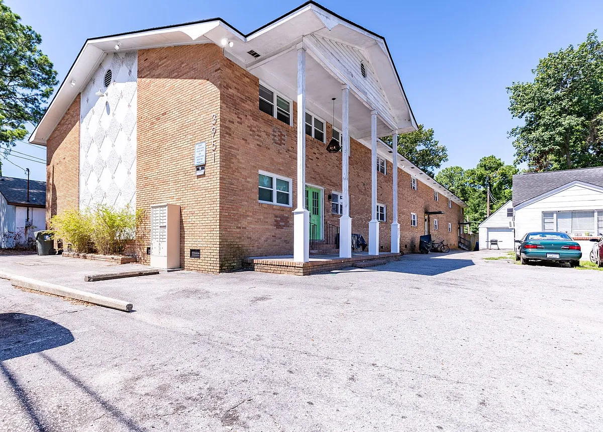 Building Photo - 3951 Saint Johns Ave