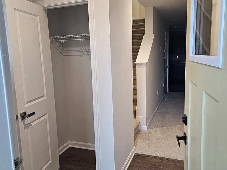 2032 Lewis Creek Cir NE — Photo 3