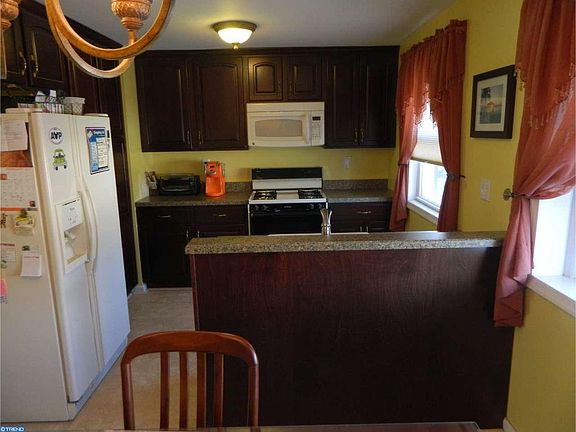3rd image of 3812 Patrician Dr