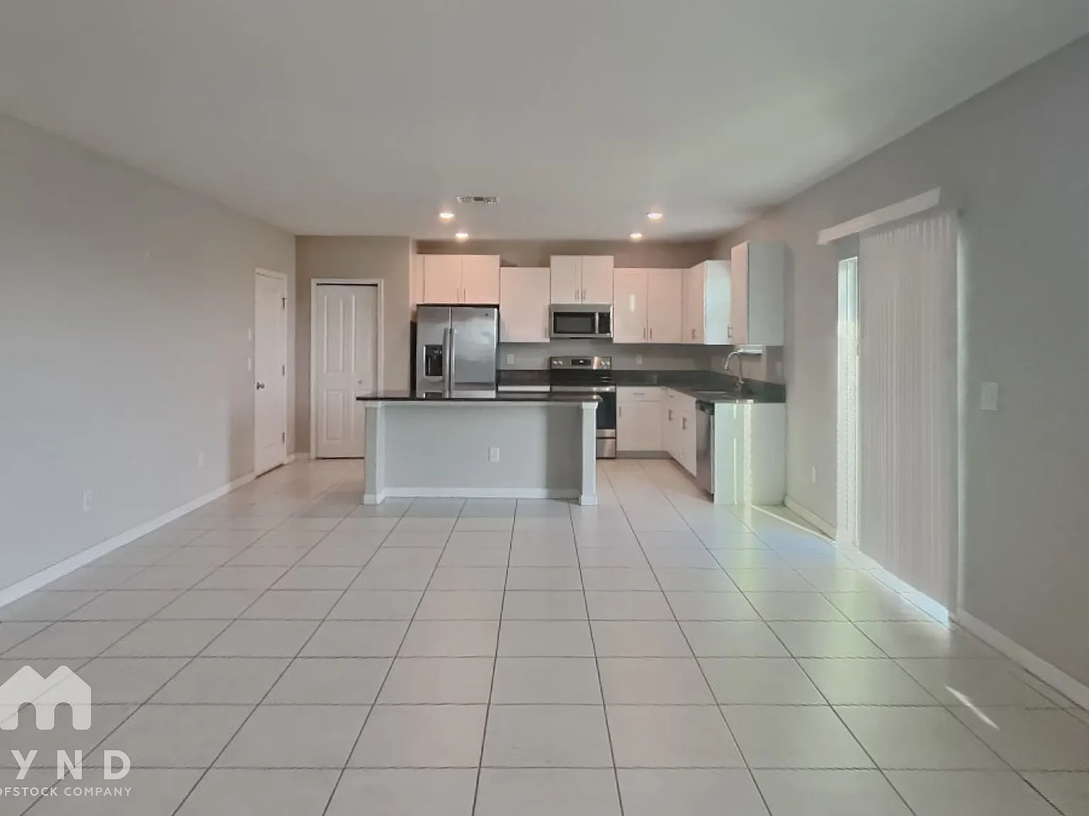4 bed, 2.5 bath, 2584 sqft, $2,695 — Photo 3