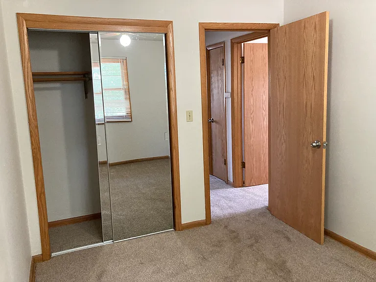 8142 W Howard Ave — Photo 8