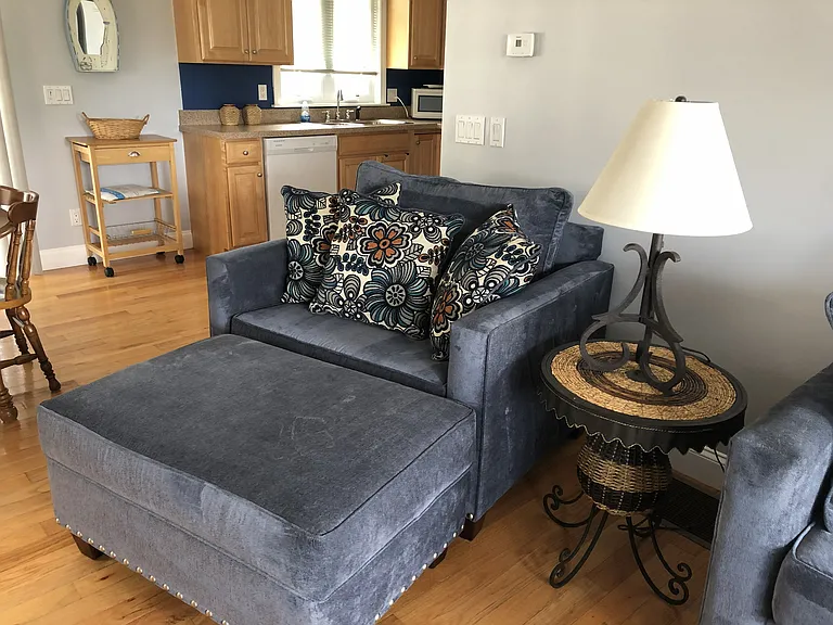 29 Stratford Ave — Photo 2
