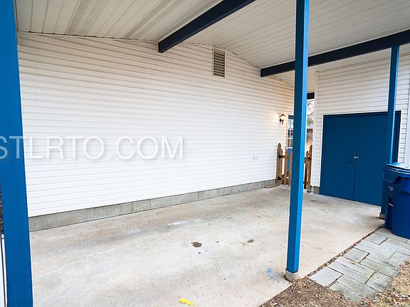 3rd image of 290 Versailles Dr