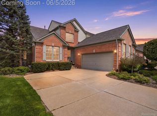 5211 Belmonte Dr, Oakland, MI 48306
