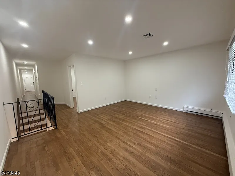 2 bed, 1.0 bath, $3,000 — Photo 2