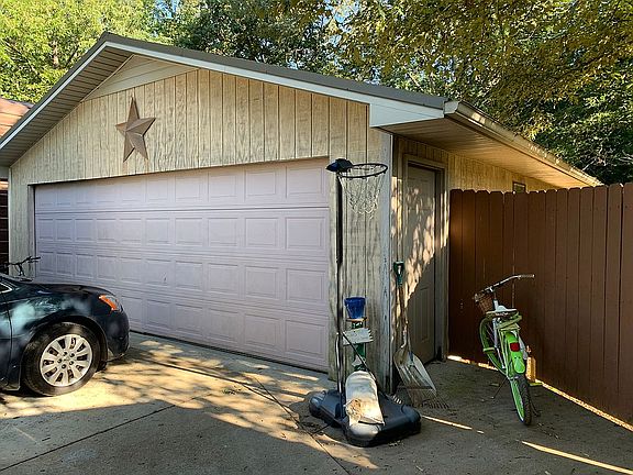 2nd image of 161 Oak Leaf Cir