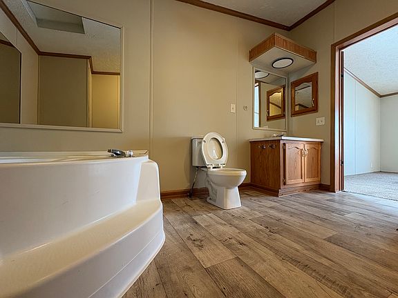 5th image of 134 Scarlet Oak Ln
