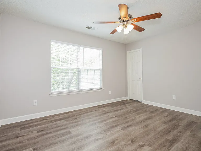 10512 Wilson Glen Dr — Photo 11
