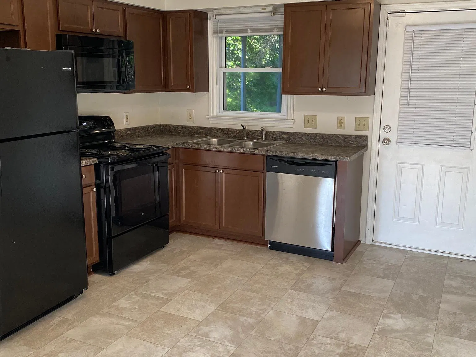 2 bed, 756 sqft, $1,150 — Photo 4