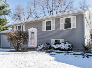1047 Sioux Dr NW, Cedar Rapids, IA 52405