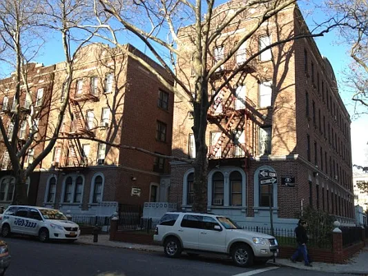 Rented by Standard Realty | media 27