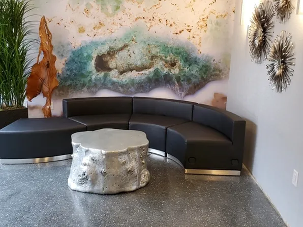 61 Edmonton St #1A, Winnipeg, MB R3C 1P9