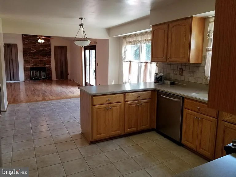 13699 Southernwood Ct — Photo 6