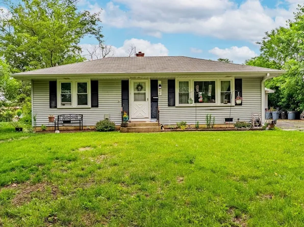 405 N Iowa Ave, Villa Park, IL 60181
