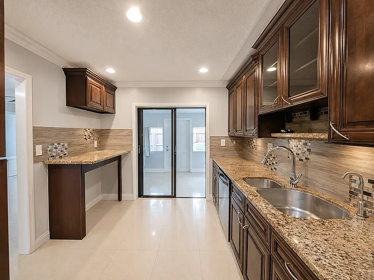 22384 Palomita Dr — Photo 32