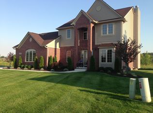 26691 York Ct, South Lyon, MI 48178