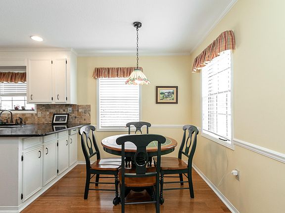 5th image of 1303 Sandlewood Dr
