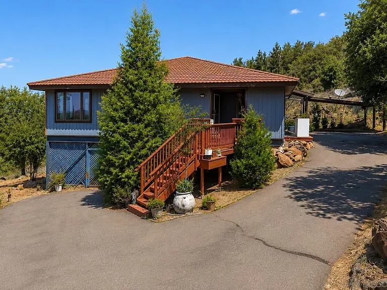 3255 Pine Hills Rd — Photo 2
