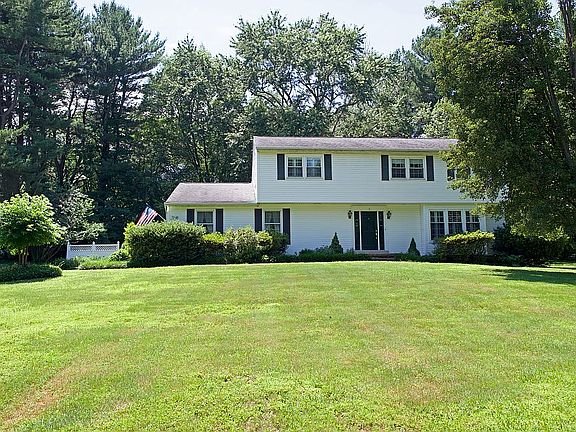 2nd image of 5 Woodbine Cir