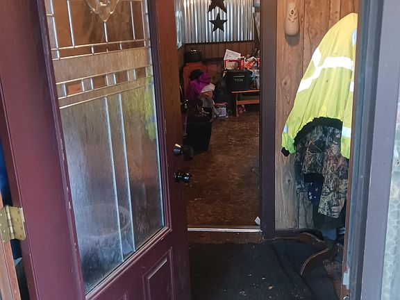 2nd image of 2049 Crooked Spur Rd