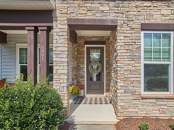 3rd image of 401 Fairy Moss Ln