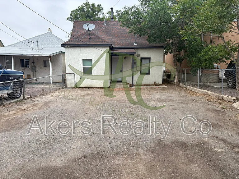 1610 W 18th St — Photo 1
